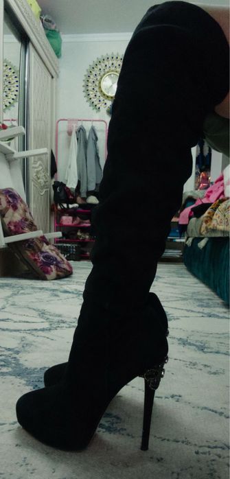 Продам черные ботфорты натуральная замша