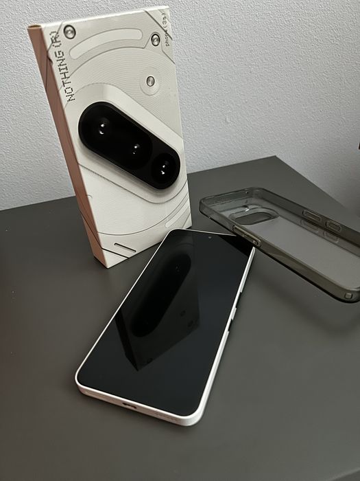 Nothing Phone (3a) 8GB / 128GB – stare foarte bună – cutie + husă