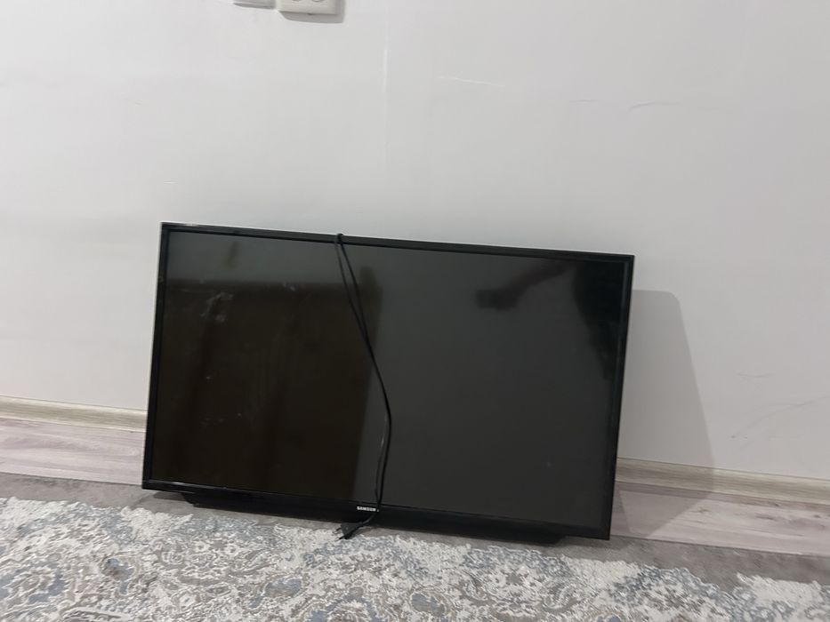 Телевизор почти новый