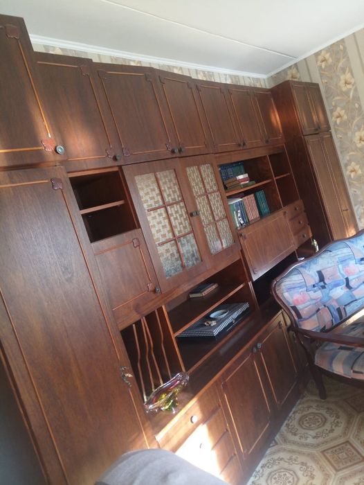 Продам стенку. Состоит из 4х секции.