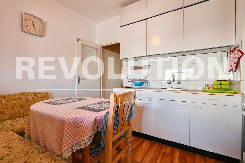 Дава се под наем Тристаен апартамент в София, Света Троица - 110 кв.м за 650 € - Снимка #4