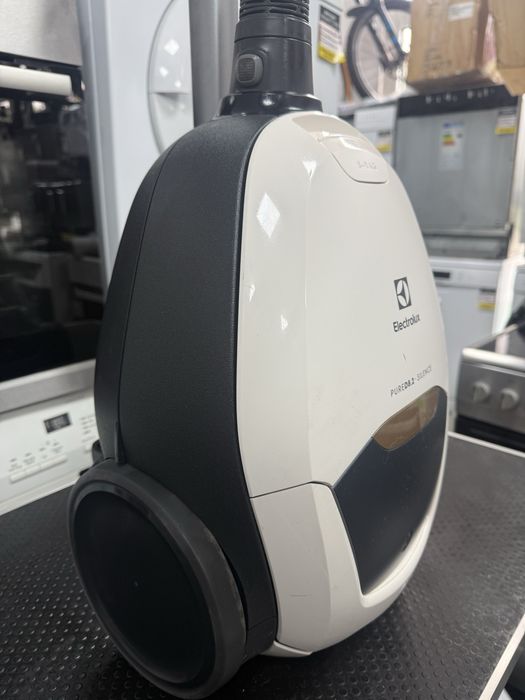 Прахосмукачка Electrolux Pure D8.2 Silence