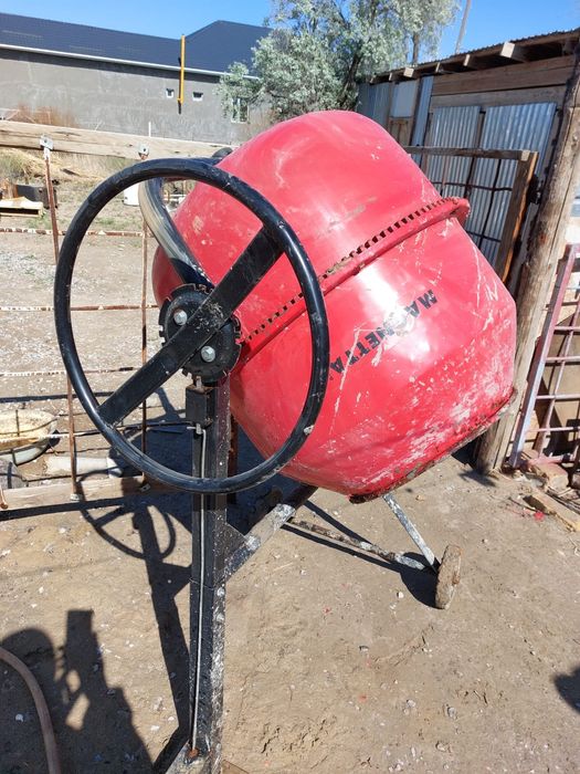 Бетономешалка,корыта строительный