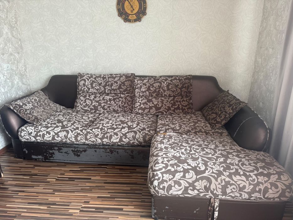 Срочно продам диван
