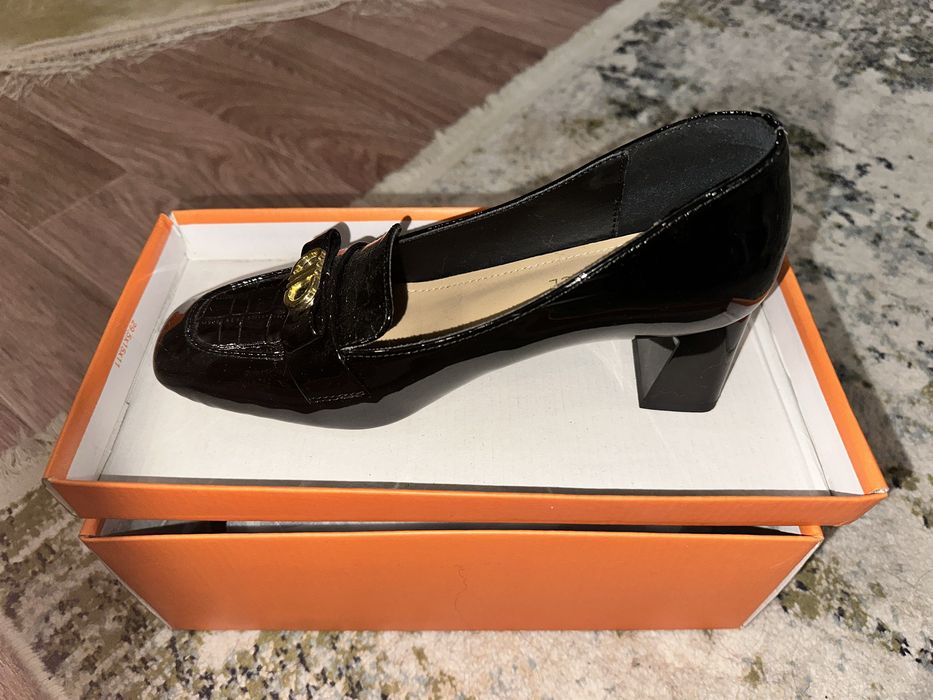 Продам туфли новые