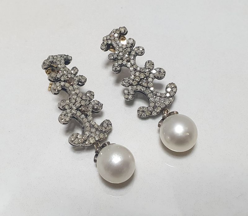 Cercei din aur de 14K cu diamante naturale țintuite în argint și perle