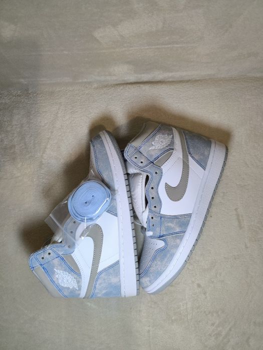Jordan 1 Hyper Royal