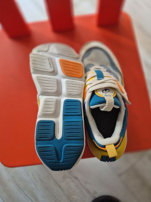 Pantofi sport ,marimea 29( 17 cm in interior)