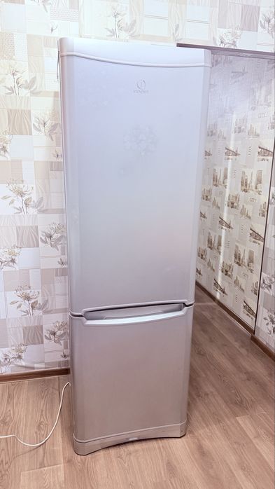 Продам дешево Холодильник