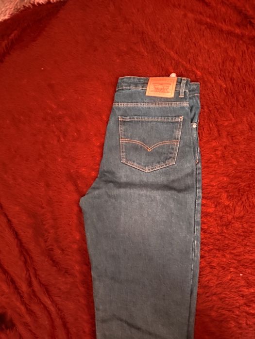 Продам джинсы ливайс новые