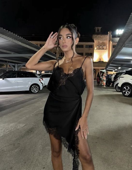 Сатенена рокля с дантела ZARA