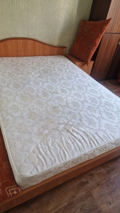 Продам 2х спальную кровать