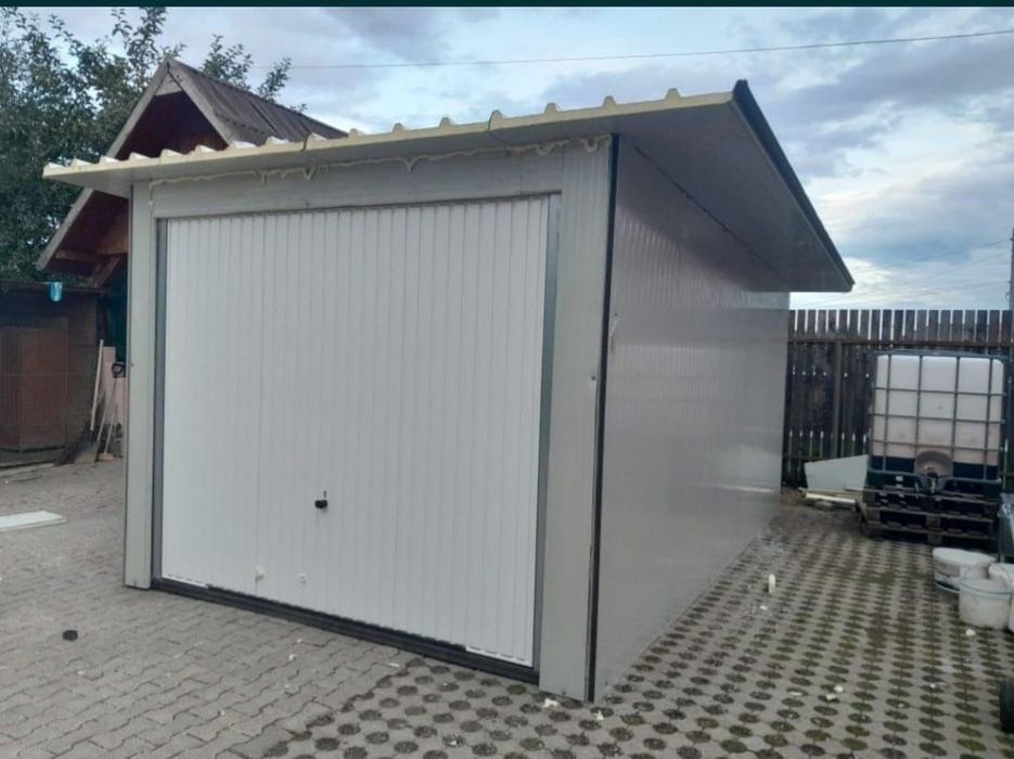 Vand garaje de orice dimensiune