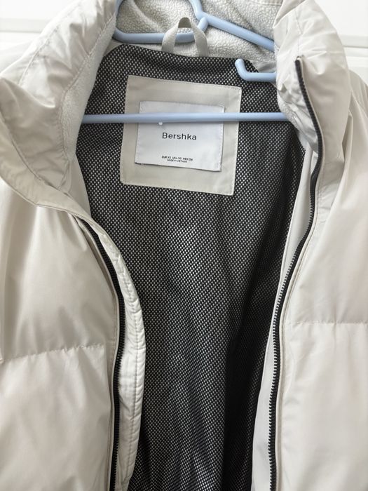Vand geaca de la Bershka