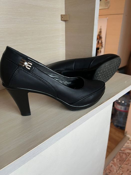 Продавам дамски обувки