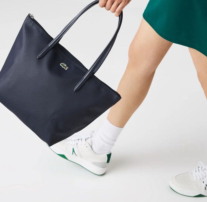 Продают сумки бренд Lacoste очень хорошие, удобные.