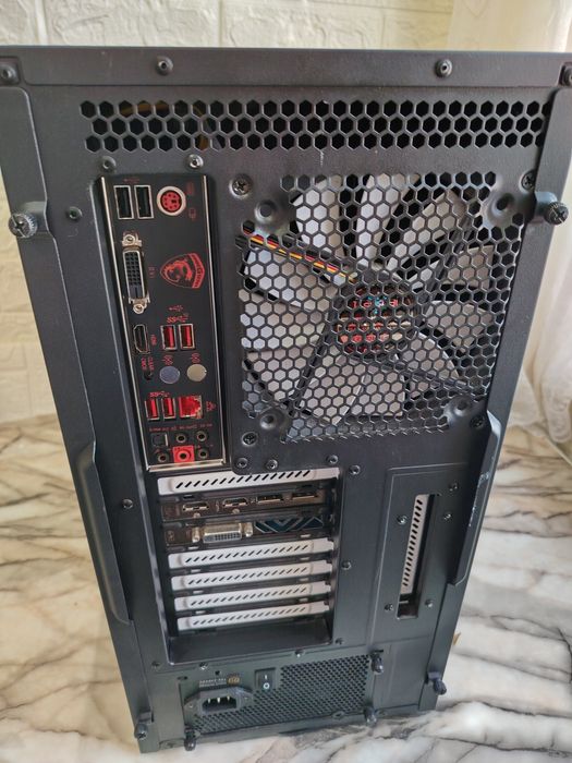 Компютър Intel Core i7- 6700К 16gb SSD  RX 580 8 GB