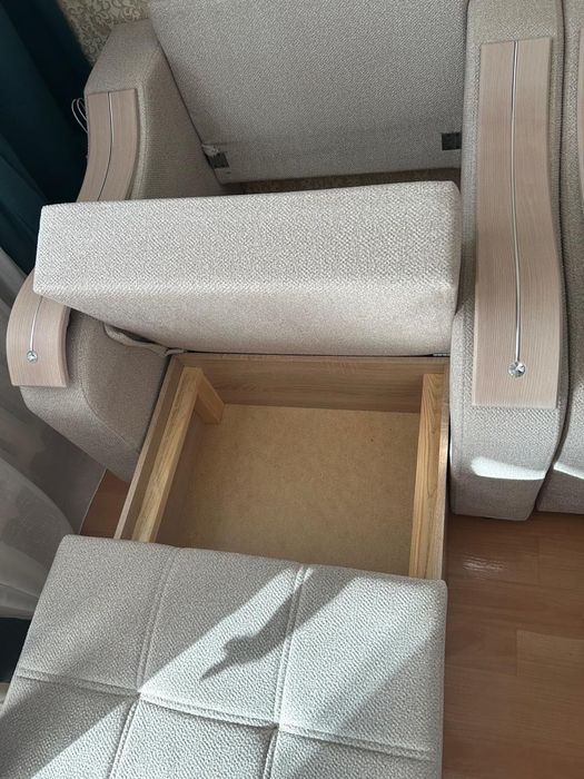 СРОЧНО продам диван с креслом !