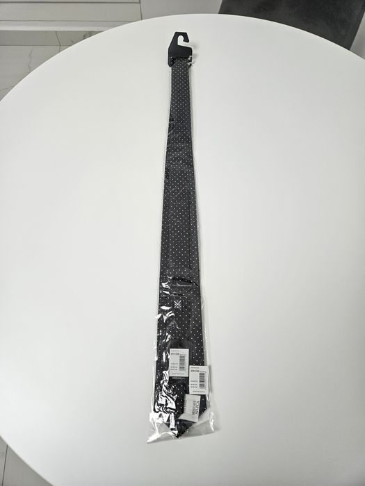 Cravată premium NOUĂ
Pretul de achiziție este in fotografii.

Nu se