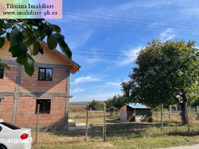 Casa la rosu de vanzare - Lipanesti