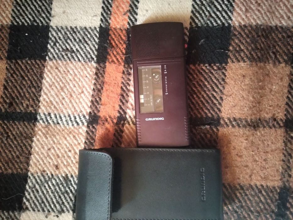 Radio cu casetă vechi