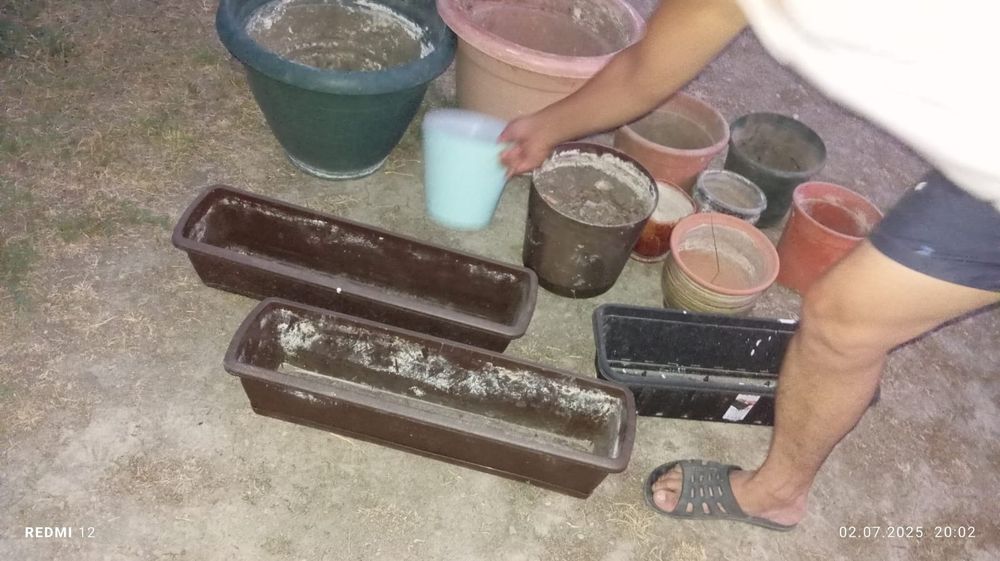 Горшки разные, есть керамические