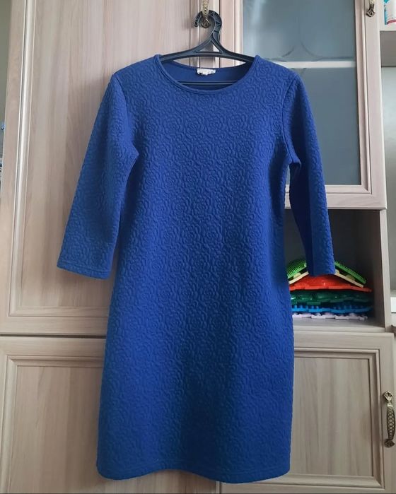 Синяя платье короткое