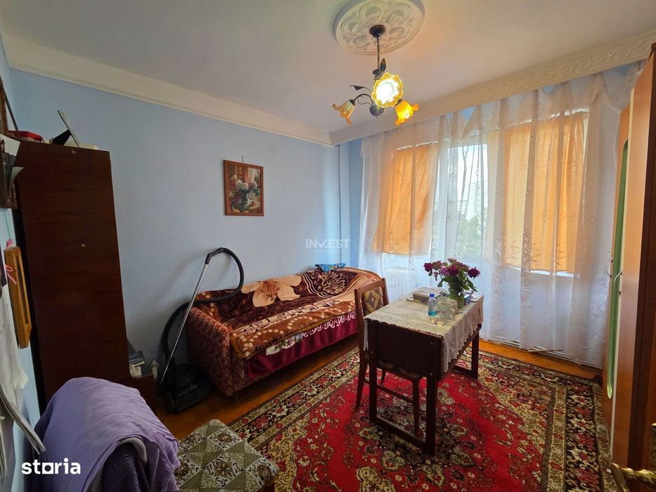 Apartament 3 camere, Decomandat, Etaj intermediar