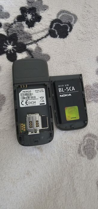 Nokia 1200 cu lanterna impecabil,accepta orice cartela, meniul este in limba română