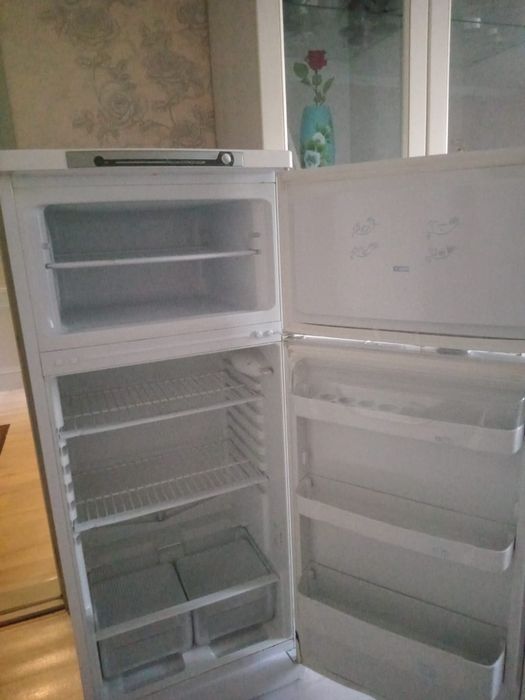 Продам холодильник Indesit б/у