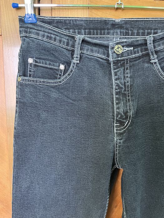 Blugi evazati, talie inalta