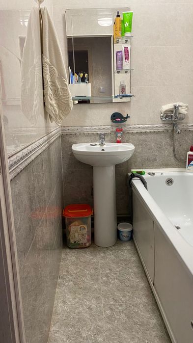 продается 4-х комн квартира