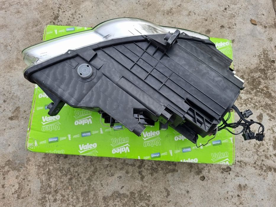 Far stanga bixenon Passat B6 Nou