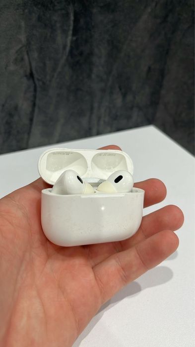 Продам часы , наушники