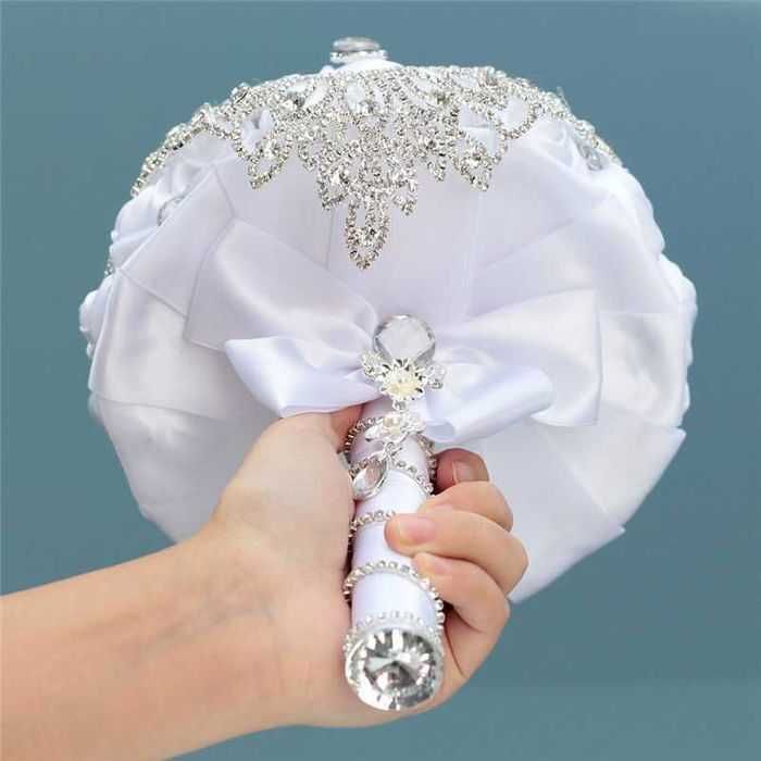 Buchet de mireasa cu pietre brose si flori de satin