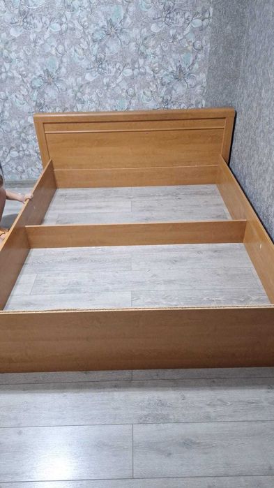 кровать двуспальная
