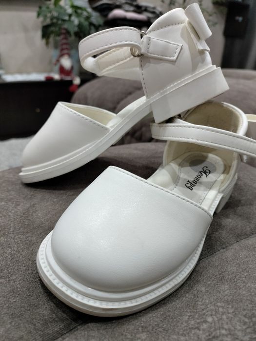 Продам детские туфельки