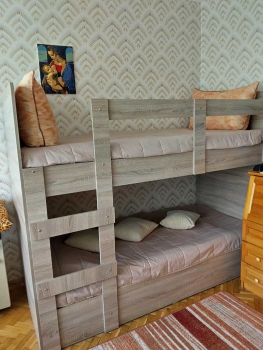 Двуетажно легло с матраци