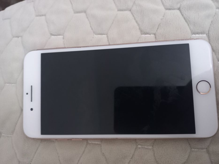Телефон Айфон 8+