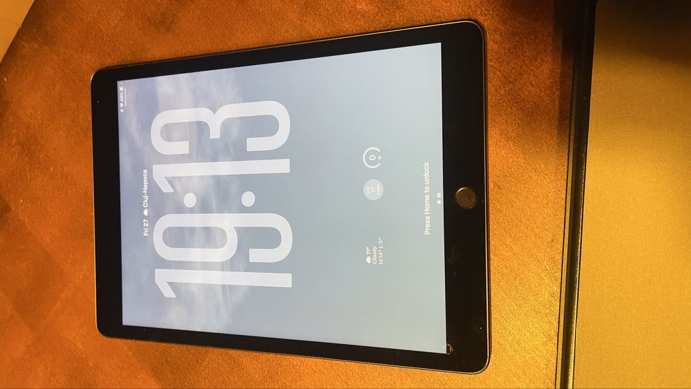 Vând / schimb iPad (9th generation) 2021 stare foarte bună