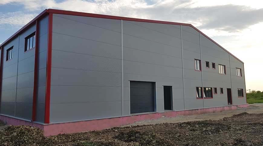 Vand hala metalica 12m x 40m la cheie cu panou sandwich