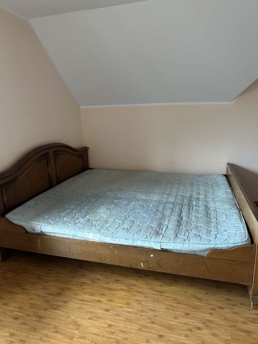 Pat cu tot cu saltea se vinde(usor negociabil)