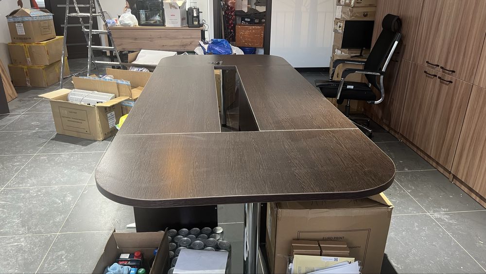Продам конференц-стол/стол для переговоров