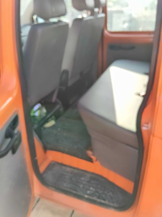 Se vinde Volkswagen T5, 1.9 tdi,6locuri, obloanele sunt de aluminiu și nu sunt lovite sau strâmbe,2anvelope de rezervă,C-uri.
