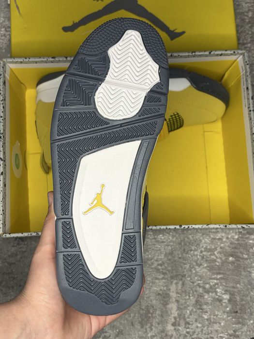 Jordan 4 Retro Lightning