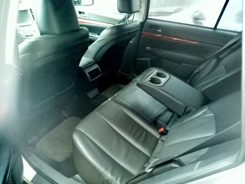 Субару аутбек 2011 года