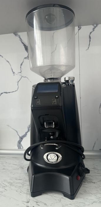 Coffe truck hamma jihozlari bilan