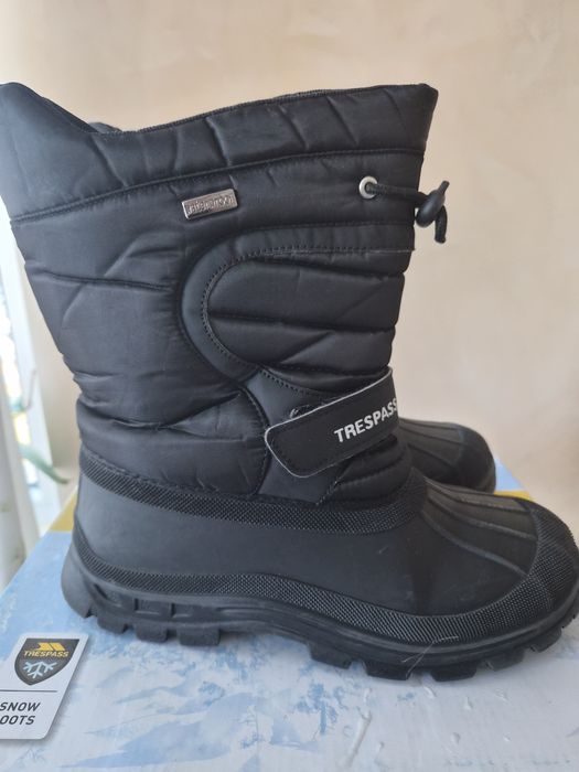 Продавам Ботуши Trespass