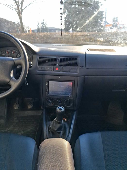 Volkswagen Golf 4 an de fabricație 2002