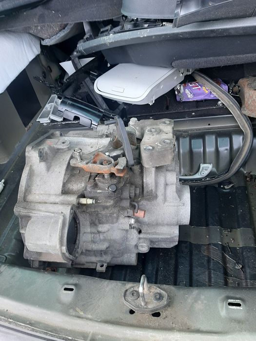 Продавам ръчна скоростна кутия за Шаран 2.0 140к.с. 2012г.